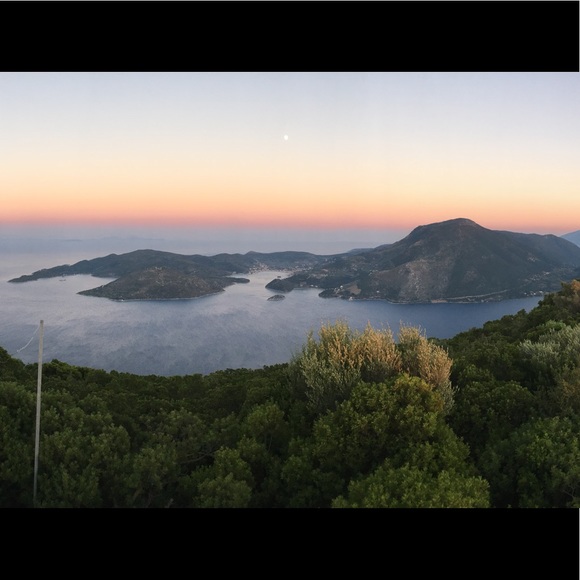 Meet your Posher, Erica - Picture 1 of 1